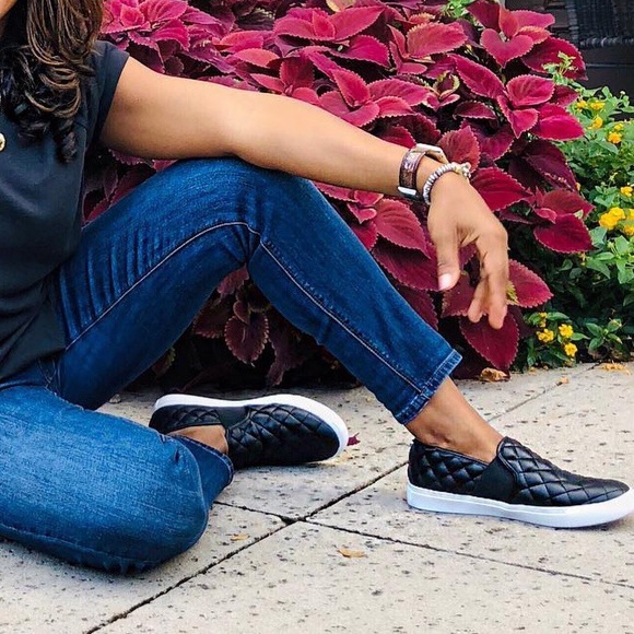 La Sheelah Shoes - 🖤 BLACK QUILTED FAUX LEATHER CASUAL SNEAKERS!